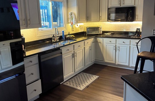 Bolton Casa | 4/3 Family Home minutes from all ATL attractions!