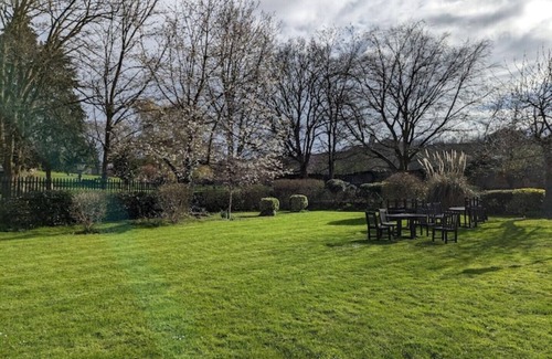 Hanham Casa | 4/5 bed terraced family home Bristol w parking