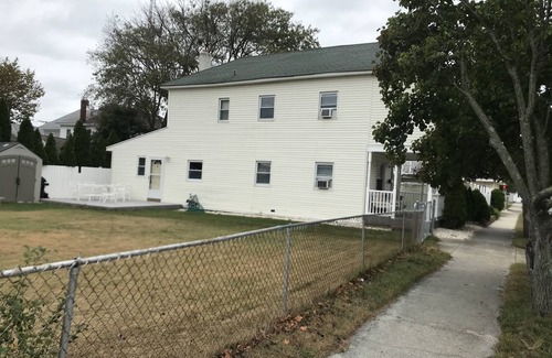 Cape May - Wildwood Apartamento | 4.5 blocks to beach. Huge yard