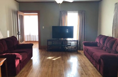 Jolley Casa | 4.5 miles to Twin Lakes, small town, pets welcome