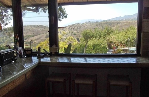 Mission Canyon Casa | $ 4,400. 00 / mes - ¡Casa de cristal de los amantes de la naturaleza con vistas ilimitadas!