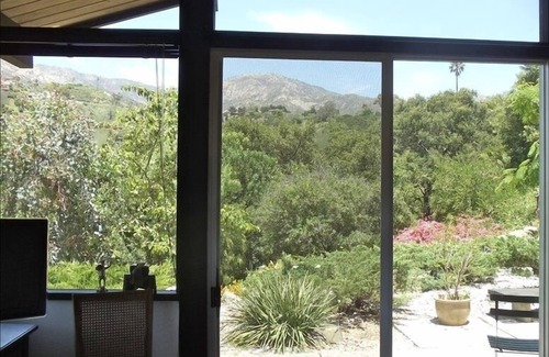 Mission Canyon Casa | $ 4,400. 00 / mes - ¡Casa de cristal de los amantes de la naturaleza con vistas ilimitadas!