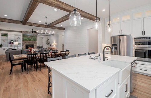Kingston Casa | 4,750 Sq. Ft. Texoma Luxury Home w/ Hot Tub