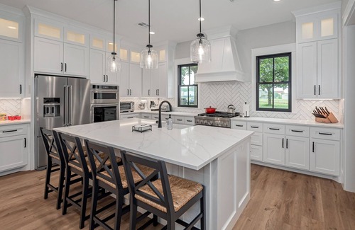 Kingston Casa | 4,750 Sq. Ft. Texoma Luxury Home w/ Hot Tub