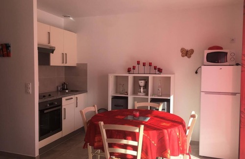 Saint-Jean-Lasseille Apartamento | 4 apartamentos en villa en el campo tranquilo con piscina, cerca del mar