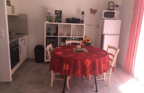 Saint-Jean-Lasseille Apartamento | 4 apartamentos en villa en el campo tranquilo con piscina, cerca del mar