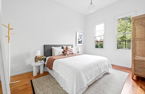 Northcote Casa | 4 b/r house in Westgarth/Northcote with huge garden 15 min to tennis.