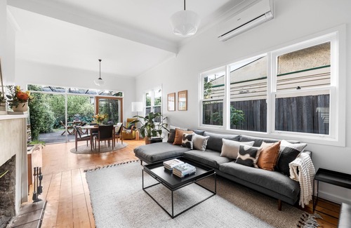Northcote Casa | 4 b/r house in Westgarth/Northcote with huge garden 15 min to tennis.