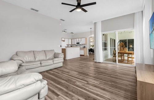 Crescent Lakes Casa | 4 Bathrooms/ 3 Bathrooms/ Cresent Lakes (5305 CV)