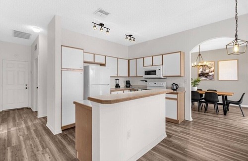 Crescent Lakes Casa | 4 Bathrooms/ 3 Bathrooms/ Cresent Lakes (5305 CV)