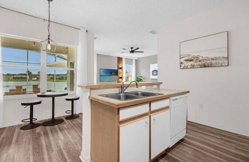 Crescent Lakes Casa | 4 Bathrooms/ 3 Bathrooms/ Cresent Lakes (5305 CV)