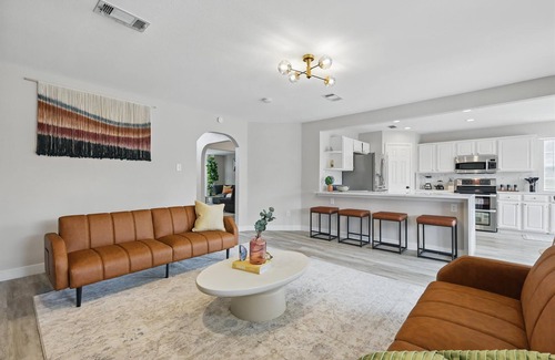 Flower Mound Casa | 4-BD/2.5-BA Tropical Pool Oasis with a Game Room