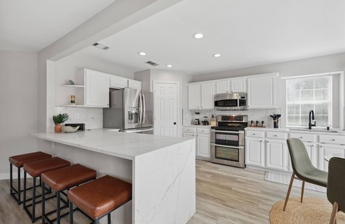 Flower Mound Casa | 4-BD/2.5-BA Tropical Pool Oasis with a Game Room