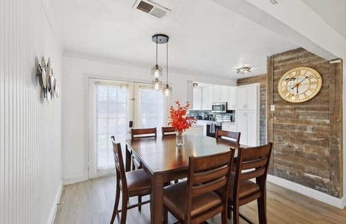 Weatherford Casa | 4-BD,2-BA Home Retreat, Laundry, Backyard