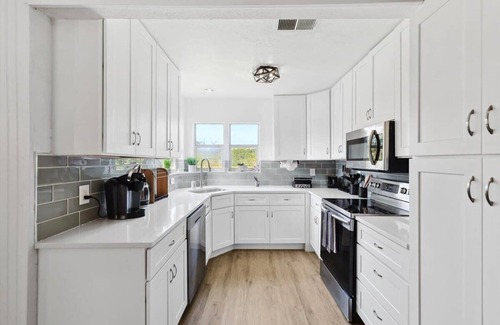 Weatherford Casa | 4-BD,2-BA Home Retreat, Laundry, Backyard