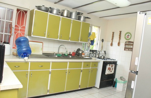 Port Maria Casa | 4 BD / 3 1/2 BA Farmhouse ~ Ubicado en las frescas colinas de St. Mary, Jamaica