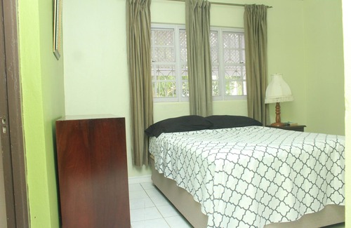 Port Maria Casa | 4 BD / 3 1/2 BA Farmhouse ~ Ubicado en las frescas colinas de St. Mary, Jamaica