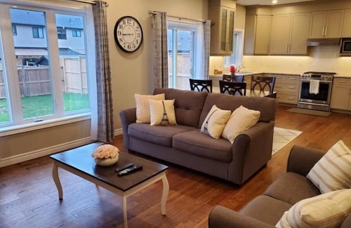 Stratford Casa | 4 BD Family Retreat
