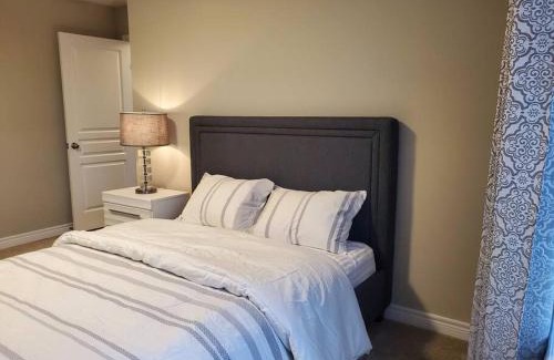 Stratford Casa | 4 BD Family Retreat - Basement not Included