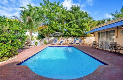 Garden Isles Casa | 4 bd Near beach spacious solar heated pool waterfront home