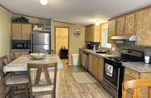 Ramer Casa | 4 bd rm, 2bth modular, feat. full ktch, private deck & grill at Kick Back Ranch.