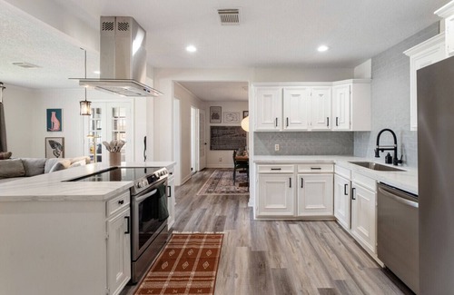 Greater Third Ward Casa | 4 Bd Stylish Home by UofH & TSU 5 Min to Downtown!