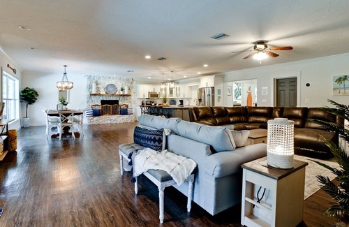 Palmetto Casa | 4 Bd w 3 King 4Ba 1.2acres htd salt pool private!