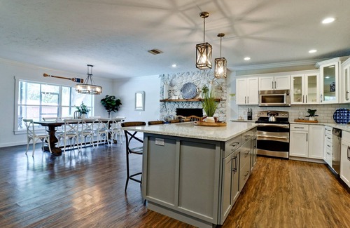 Palmetto Casa | 4 Bd w 3 King 4Ba 1.2acres htd salt pool private!