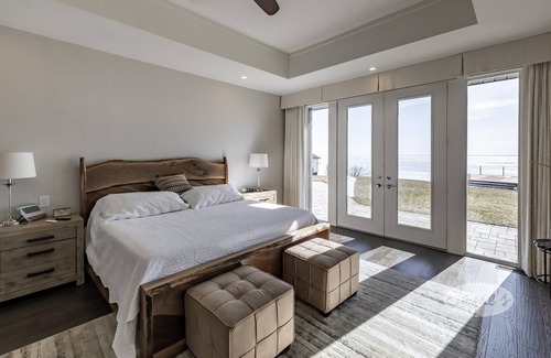 Oro Station Cabaña | 4 bed 3 bath cottage on Lake Simcoe, Southwest Exposure! Boathouse!