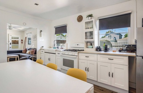 Ocean Beach Casa | 4 Beach Flats Sleeps 18 2Blks from Beach,Boardwalk,Sand,Surf