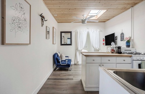 Ocean Beach Casa | 4 Beach Flats Sleeps 18 2Blks from Beach,Boardwalk,Sand,Surf
