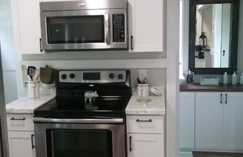 Cedar Rapids - Iowa City Casa | C Avenue NW Bungalow a 8 cuadras del centro!