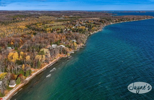 Oro-Medonte Cabaña | 4 bed 2 bath cottage on Lake Simcoe
