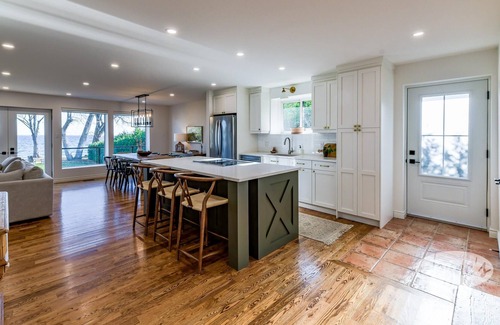 Oro-Medonte Cabaña | 4 bed 2 bath cottage on Lake Simcoe