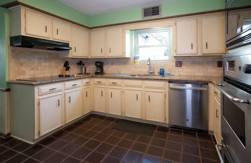 Barker Casa | 4 bed/3.5 bath home away from home in Katy, Texas.