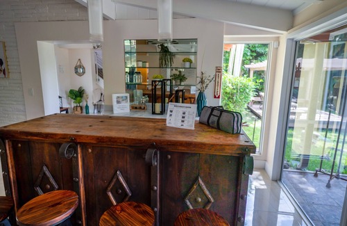 Birch Park Finger Streets Casa | 4 Bed 3.5 Bath Mediterranean Beach Villa <1 Min WALK From Beach