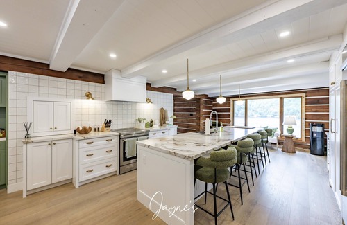 Seguin Cabaña | 4 bed 3 bath cottage on Lake Joseph - sandy beach with all-day-sun!