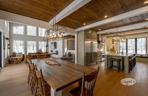 The Blue Mountains Chalet De Esquí | 4 bed 3 bath home Minutes to Blue Mountain! 25 acres! Privacy!