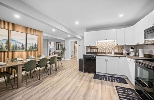 Redstar Casa | 4 Bed,3 Bath, Hot tub, Fun Game Room, Fire Pit, 12 min NRG