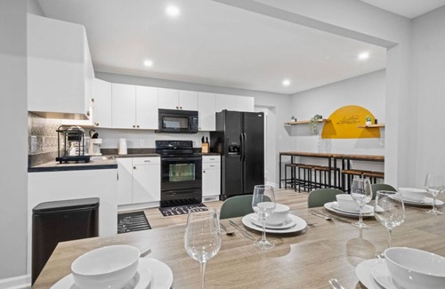 Redstar Casa | 4 Bed,3 Bath, Hot tub, Fun Game Room, Fire Pit, 12 min NRG