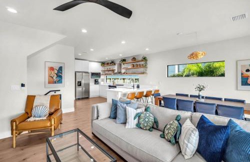 Indian Rocks Beach Casa | 4 Bed 3 Bath, Pool Table, Heated Pool, Walk2beach
