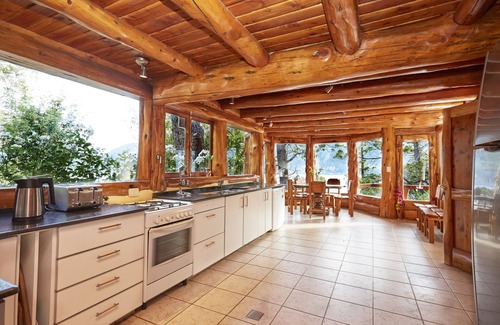 San Carlos de Bariloche Casa | 4 BED / 5 BATH, LUJO LAKEFRONT HOME