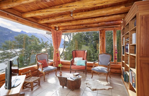 San Carlos de Bariloche Casa | 4 BED / 5 BATH, LUJO LAKEFRONT HOME
