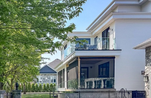 Barrie Cabaña | 4 bed, 6 bath cottage on Lake Simcoe minutes from Barrie! In-ground pool!