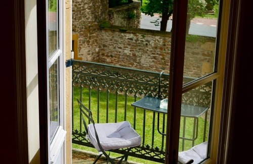 Lay Apartamento | 4 bed apartment in a 14th century manor house - Jacuzzi & Swimming pool 1h from Lyon