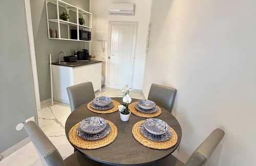 Mondello Apartamento | 4 BED APARTMENT IN MONDELLO WITH CONDOMINIUM POOL AND SEA ACCESS