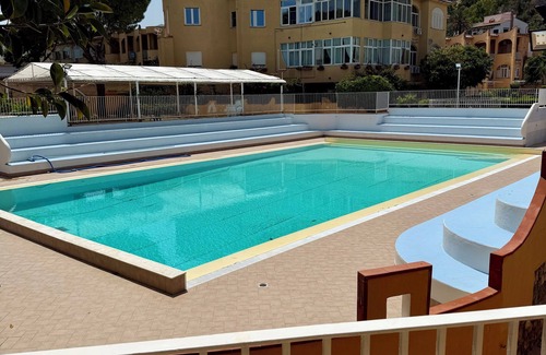 Mondello Apartamento | 4 BED APARTMENT IN MONDELLO WITH CONDOMINIUM POOL AND SEA ACCESS