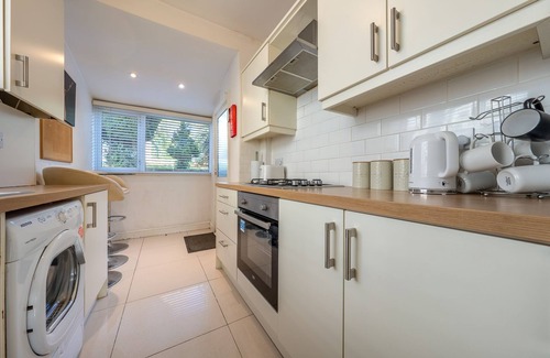 Luton Casa | 4 Bed Contractor Large Group Accommodation Luton