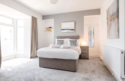 Castle Casa | 4 Bed Executive Style House - Near City Centre