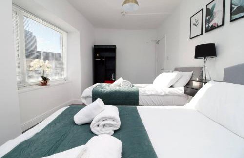 Castle Apartamento | 4 Bed Flat - Sleeps 4 - Parking - Wifi